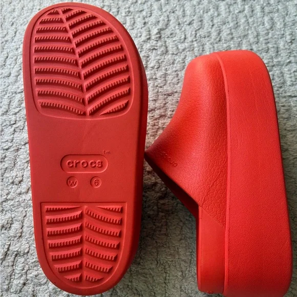 CROCS Women’s Slip-On Dylan Clog in Starfish - Picture 2 of 3